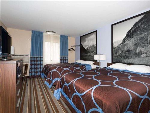Super 8 By Wyndham Longmont/Twin Peaks Hotel Exterior photo