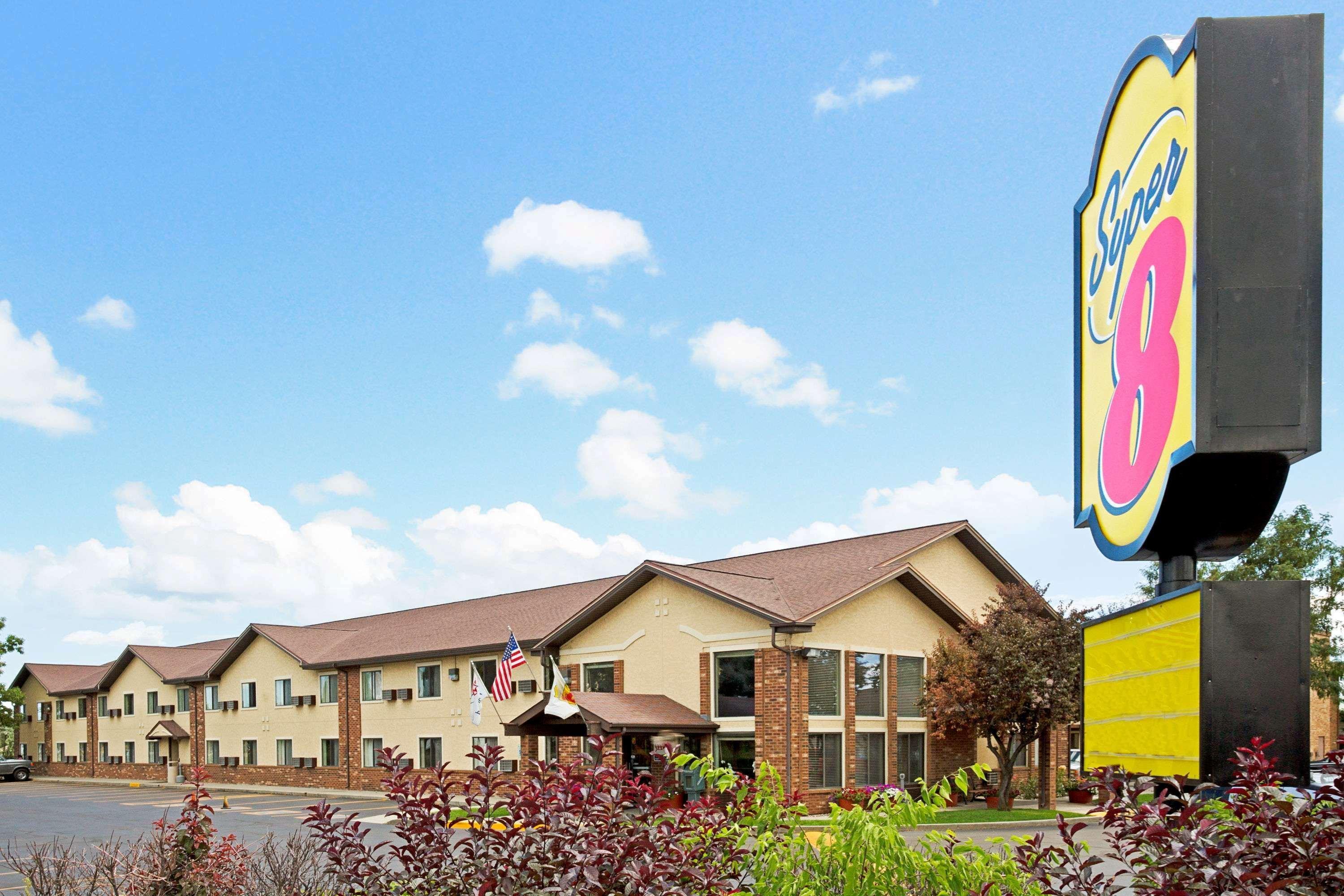 Super 8 By Wyndham Longmont/Twin Peaks Hotel Exterior photo