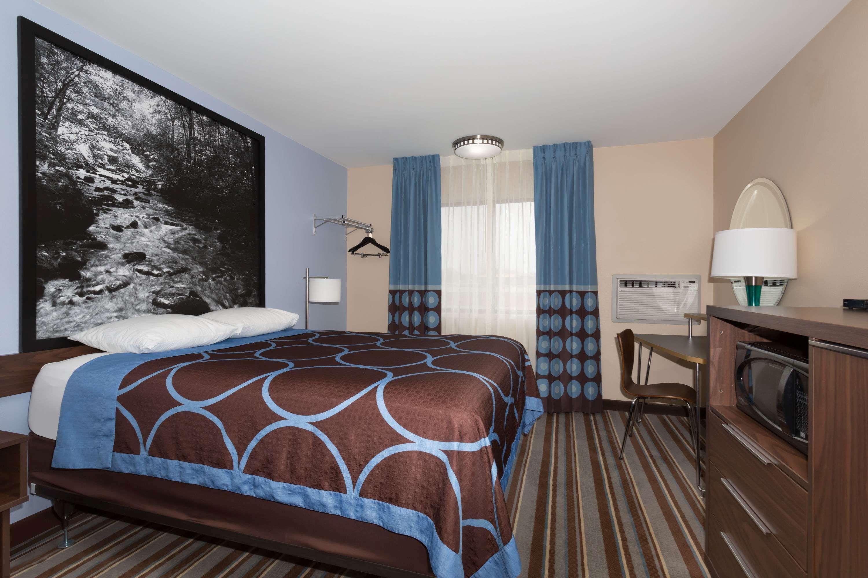 Super 8 By Wyndham Longmont/Twin Peaks Hotel Exterior photo
