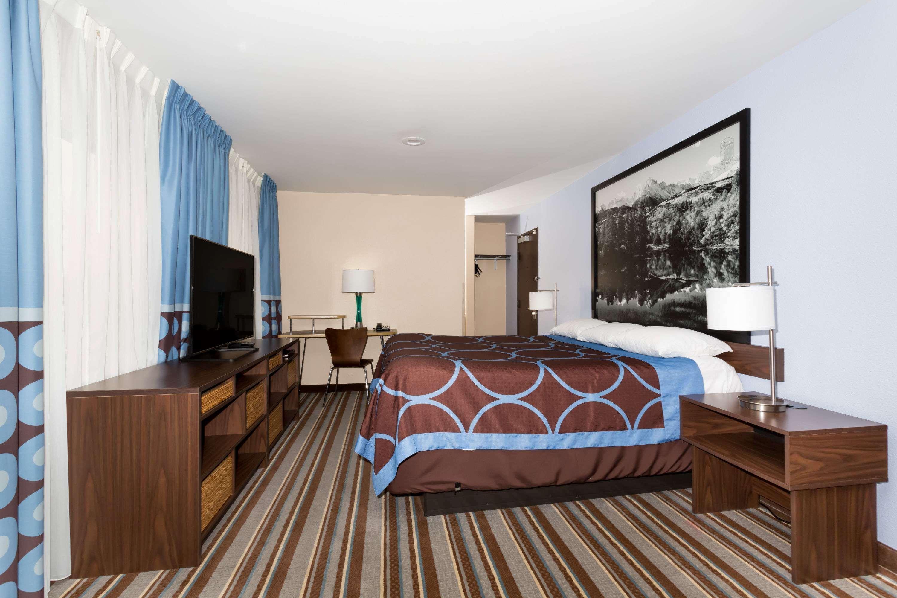 Super 8 By Wyndham Longmont/Twin Peaks Hotel Exterior photo