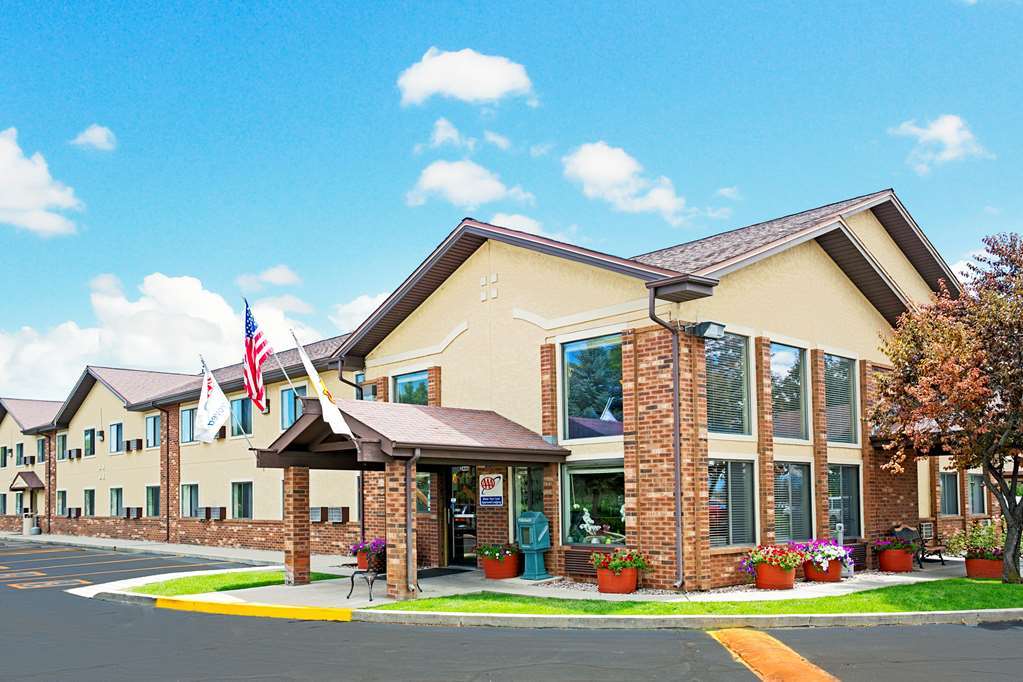 Super 8 By Wyndham Longmont/Twin Peaks Hotel Exterior photo
