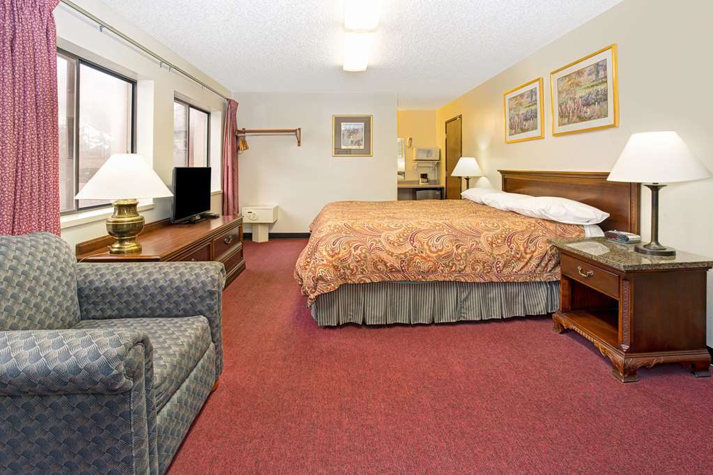 Super 8 By Wyndham Longmont/Twin Peaks Hotel Room photo